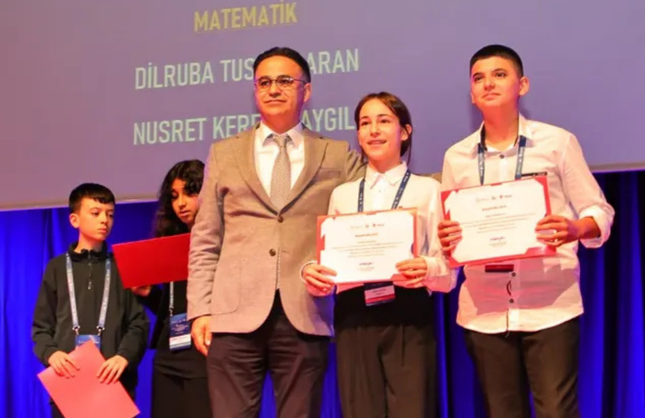 İzmir’de genç bilim insanları sahneye çıktı: TÜBİTAK 2204-B bölge ödülleri sahiplerini buldu