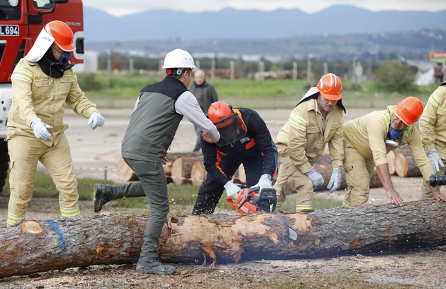 İzmir etabında kıyasıya mücadele: Ormancılık yarışmalarının kazananı Bergama oldu