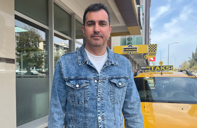 Buca’da kaybolan yaşlı kadını evine ulaştıran taksici ödüllendirildi