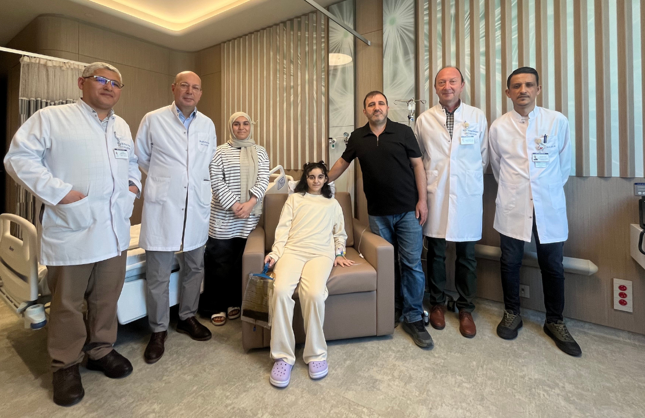 Ambulans uçakla yetiştirildi: İzmirli genç kız organ nakliyle hayata tutundu