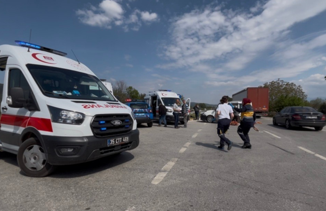 Bayındır’da trafik kazası: 4’ü çocuk 7 kişi yaralandı