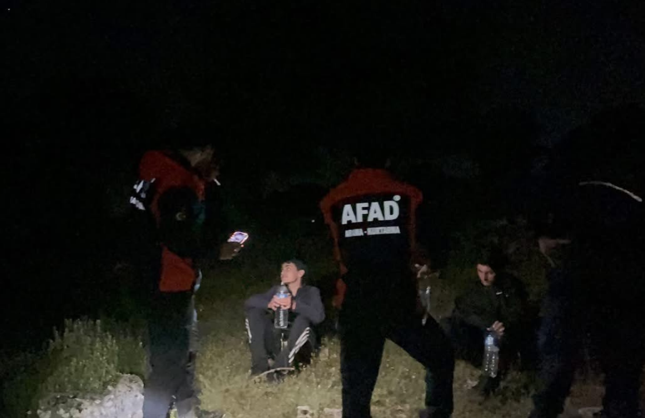 İzmir’de dağlık alanda mahsur kalan iki çocuk sağ olarak kurtarıldı