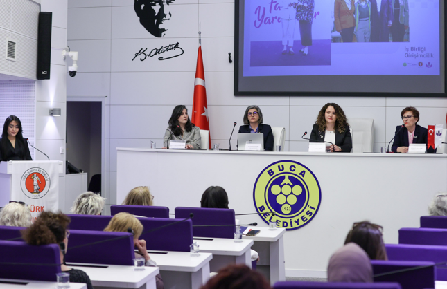 Buca’da kadın girişimciler üretim ve dayanışma gücünü konuştu