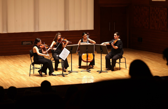 İzmir Oda Orkestrası yine ayakta alkışlandı