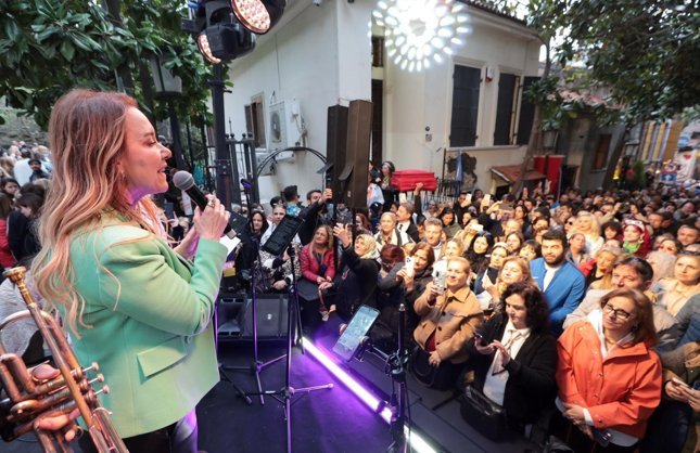 Konak’ta Dario Moreno Şenliği: İzmirliler nostaljiye akın etti