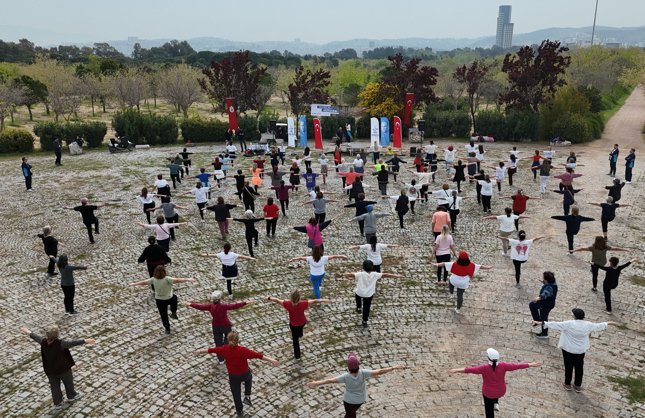 Konak’ta Sağlık Haftası etkinliği: Doğada spor ve farkındalık buluştu