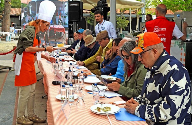 Alaçatı’da Gastronomi Şöleni: En güzel ot yemeği belli oldu