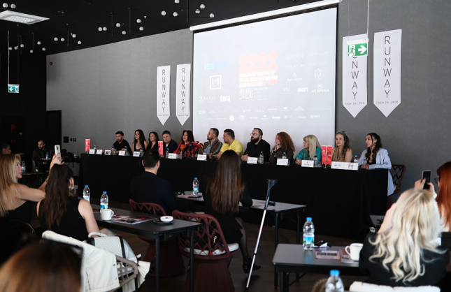 İzmir’de moda rüzgârı: "Runway" için geri sayım başladı!