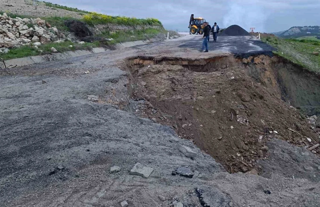 Selendi-Kula yolu yeniden trafiğe kapatıldı