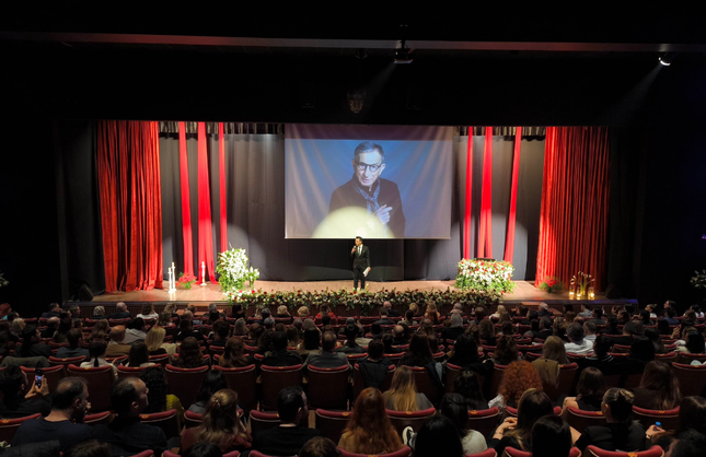 Türk Tiyatrosunun duayeni Haldun Dormen, İzmir'de anıldı
