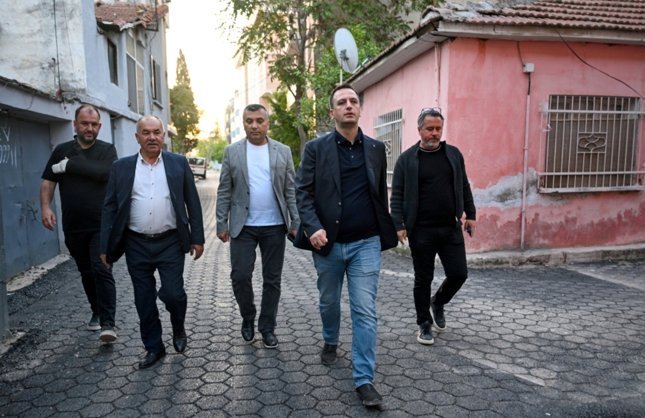 Bornova’da sokaklar yenileniyor: Desenli asfalt çalışmaları yayılıyor