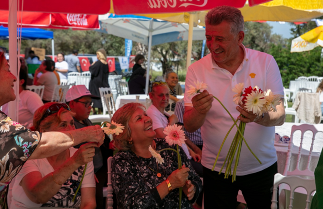 Güzelbahçe’de Anneler Günü coşkusu: Anneler doyasıya eğlendi