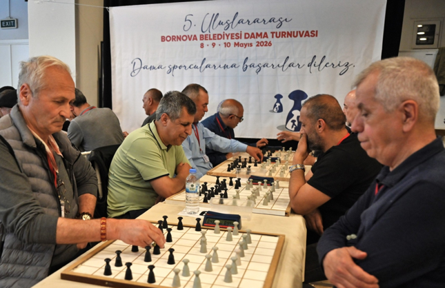 Bornova’da strateji rüzgarı: 120 damacı şampiyonluk için yarıştı