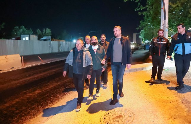 Buca’da gece mesaisi! Başkan Görkem Duman sahaya indi