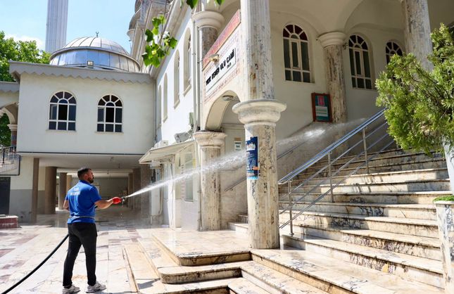 Buca’da ibadethaneler Kurban Bayramı’na hazırlandı