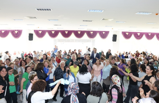 Çiğli'de anneler günü coşkusu