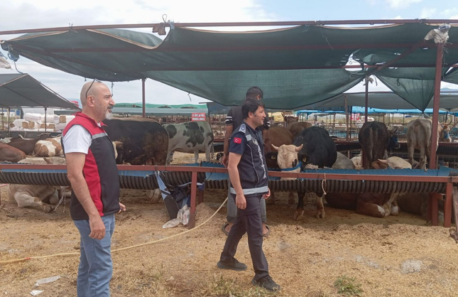 Çiğli’de Kurban Bayramı denetimleri arife gününde de sürüyor