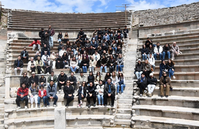 Üniversite öğrencilerine kültür rotası: Bergama ve Ödemiş gezisi düzenlendi