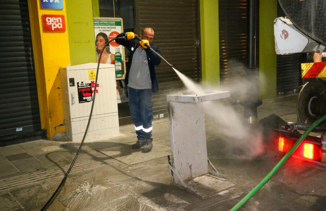Karşıyaka Çarşısı'nda dip bucak bayram temizliği