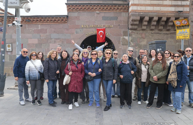 Konak’ta tarih yolculuğu: Kültürel miras gezilerine yoğun ilgi