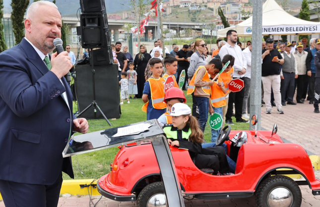 Menemen'de çocuklar için trafik eğitim parkuru hizmete açıldı