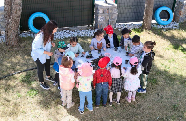 Minik öğrenciler Tarım Okulu'nda doğayla buluştu