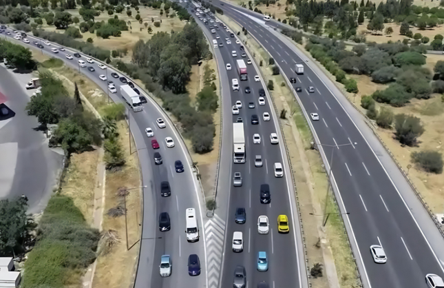 İzmir'de haftanın son iş  günü trafik kilitlendi