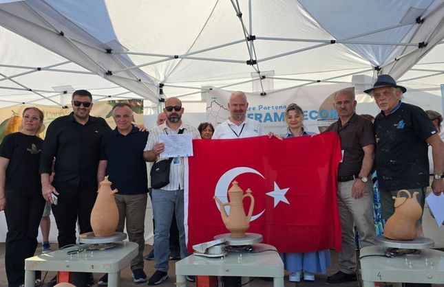 Menemen çömlekçiliği Fransa’da zirveye çıktı