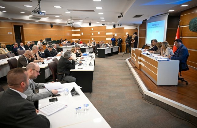Bornova’da bütçe gerçekleşme başarısı: Yüzde 80 oranıyla 2025 hesabı kabul edildi