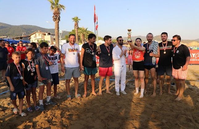 Sahilde spor coşkusu: Menderes’te ilk plaj voleybolu turnuvası Özdere’de tamamlandı