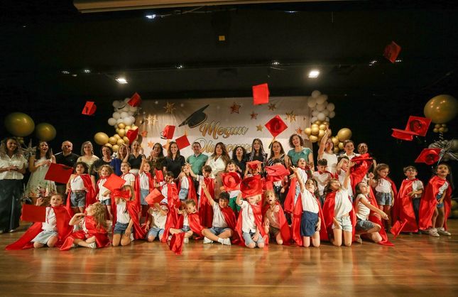 Karşıyaka’da miniklerin mezuniyet sevinci: Anaokullarında kep töreni