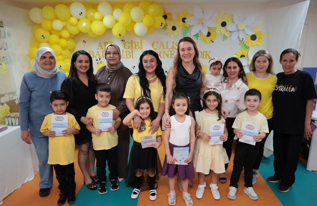 Başkan Mutlu miniklerin karne heyecanına ortak oldu