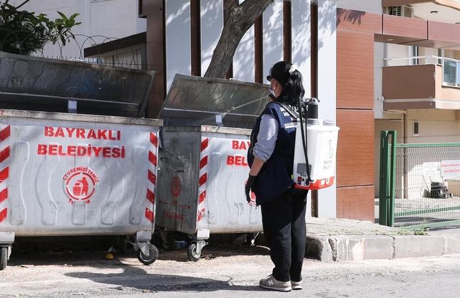 Bayraklı’da yaz öncesi ilaçlama seferberliği: 25 mahallede çalışmalar sürüyor