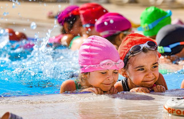 Bayraklı Belediyesi Yaz Spor Okulları başladı: Binlerce vatandaş sporla buluşuyor