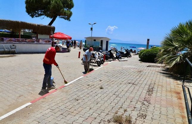 Menderes Belediyesi bayramda teyakkuzdaydı: 44 mahallede temizlik seferberliği