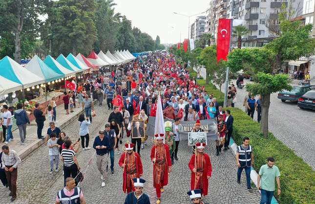 Türkiye'nin ilk yerel festivali 90 yaşında: 90. Uluslararası Bergame Kermesi başlıyor