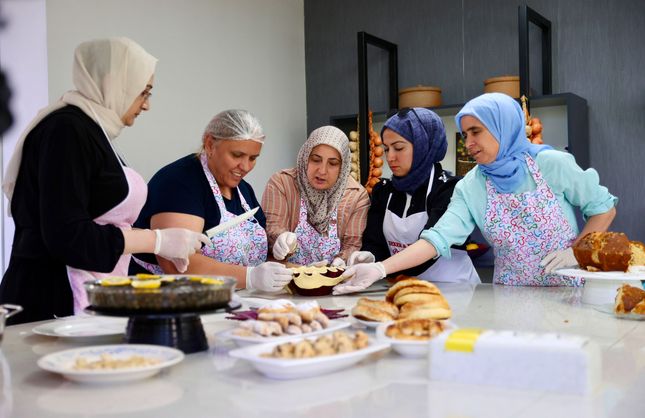 Buca'da kadınlar mutfakta geleceğini şekillendiriyor