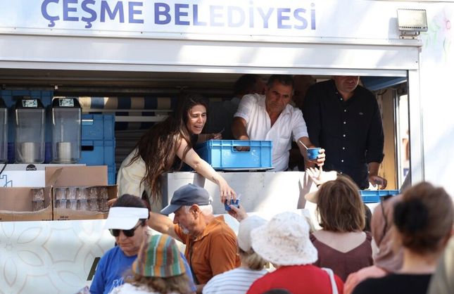 Çeşme’de aşure kazanları birlik ve beraberlik için kaynadı