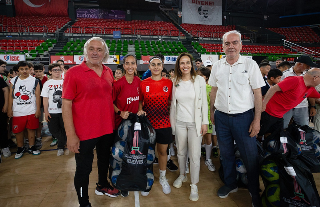 Karşıyaka'da Kış Spor Okulları'na görkemli kapanış