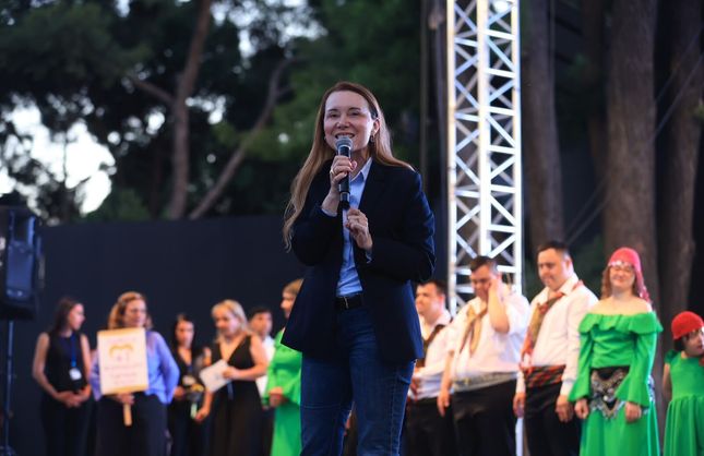 Konak’ın Halk Oyunları Şenliği 20'inci yılında kültür şölenine dönüştü