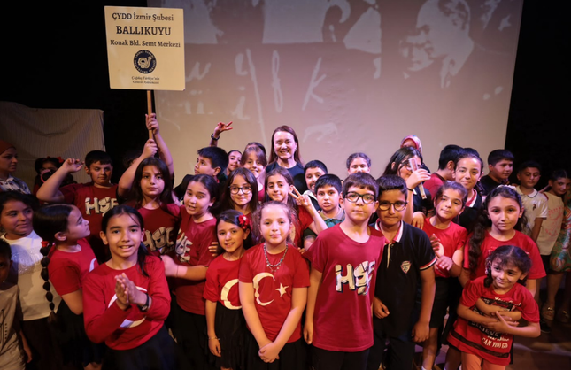Konaklı çocuklar yıl sonu coşkusunu Başkan Mutlu'yla paylaştı