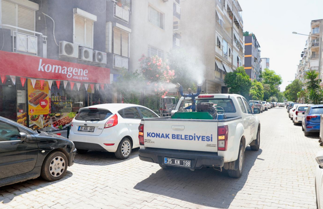 Konak'ta sivrisineklere karşı ilaçlama seferberliği: Ekipler her gün sahada