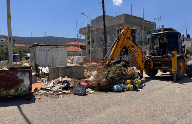 Foça’da kapsamlı temizlik seferberliği: Hacimli atıklar toplandı