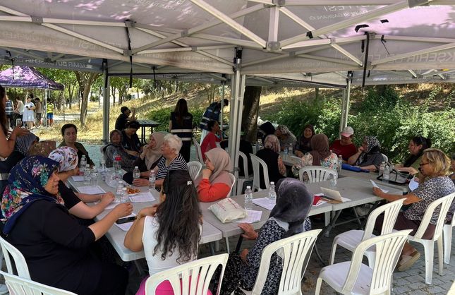 İzmir'de "Mahallede Söz Sende" buluşmaları Konak'ta devam ediyor