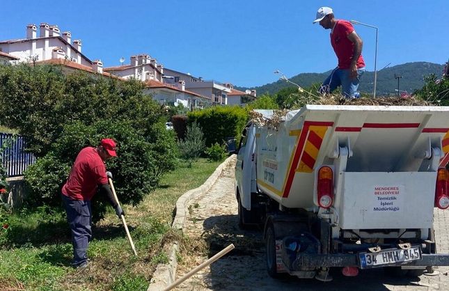 Menderes sahillerinde atık seferberliği: Moloz ve bahçe atıkları da toplanıyor