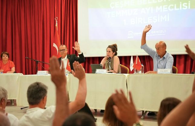 Başkan Lâl Denizli Temmuz Meclisi’nde Çeşme’nin yatırım projelerini anlattı