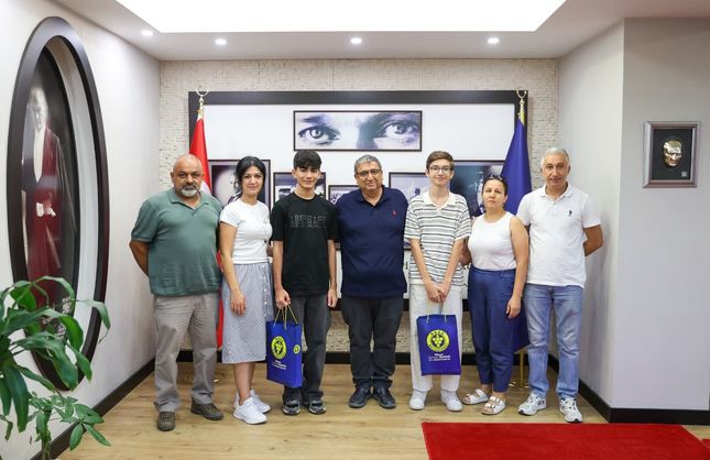 Buca’nın gururu: Dijital Dershane ile hazırlanan iki öğrenci LGS Türkiye birincisi oldu