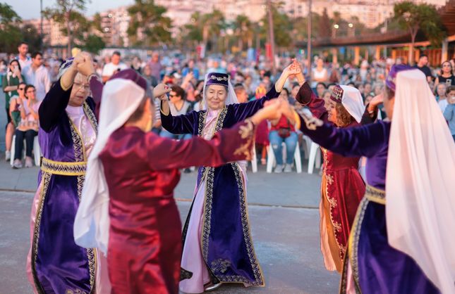 Karantina'da renkli buluşma: Gece Kermesi, Gün Batımı Konseri ile taçlandı