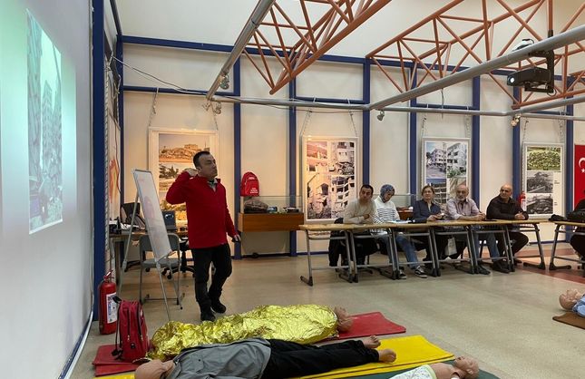 Karşıyaka'da afetlere karşı gönüllü seferberliği büyüyor