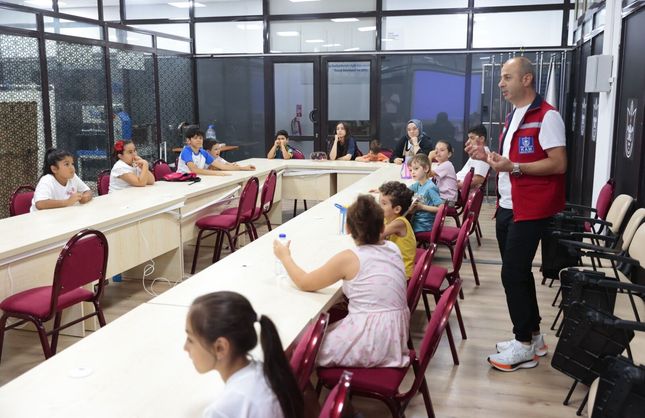 Konaklı çocuklara afet bilinci eğitimi: Deprem tatbikatıyla öğrendiler
